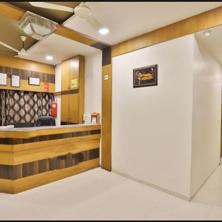 Hotel Shreenath Ahmadabad Zewnętrze zdjęcie