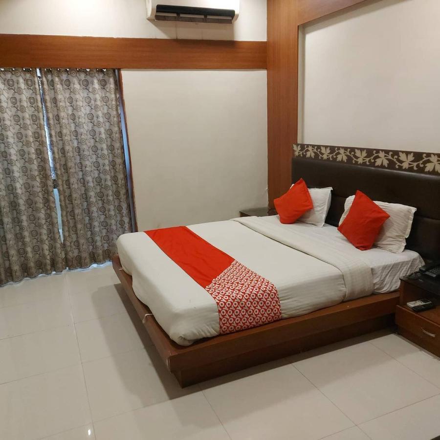 Hotel Shreenath Ahmadabad Zewnętrze zdjęcie