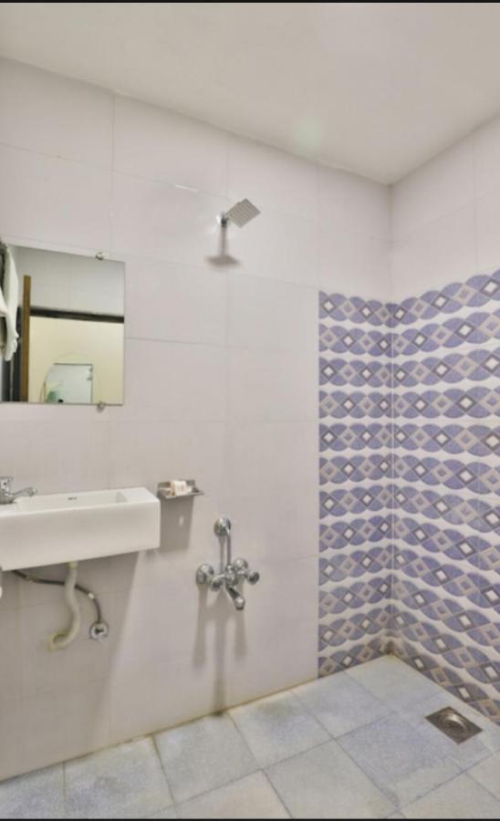 Hotel Shreenath Ahmadabad Zewnętrze zdjęcie